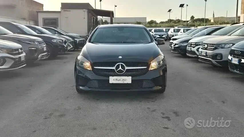Usata Mercedes A180 109 CV (80 kW) 2016 Nero Utilitaria