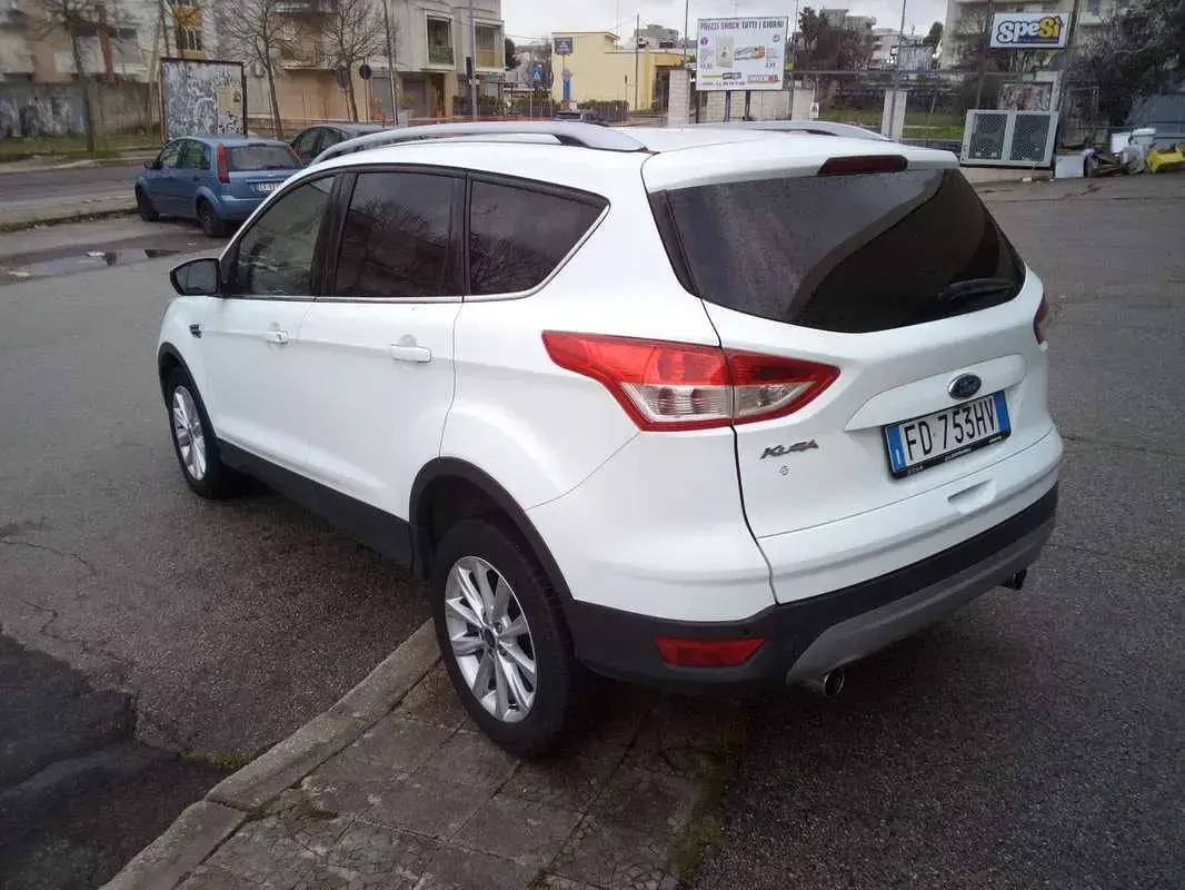Usata Ford Kuga Titanium 120 CV (88 kW) 2016 Bianco SUV