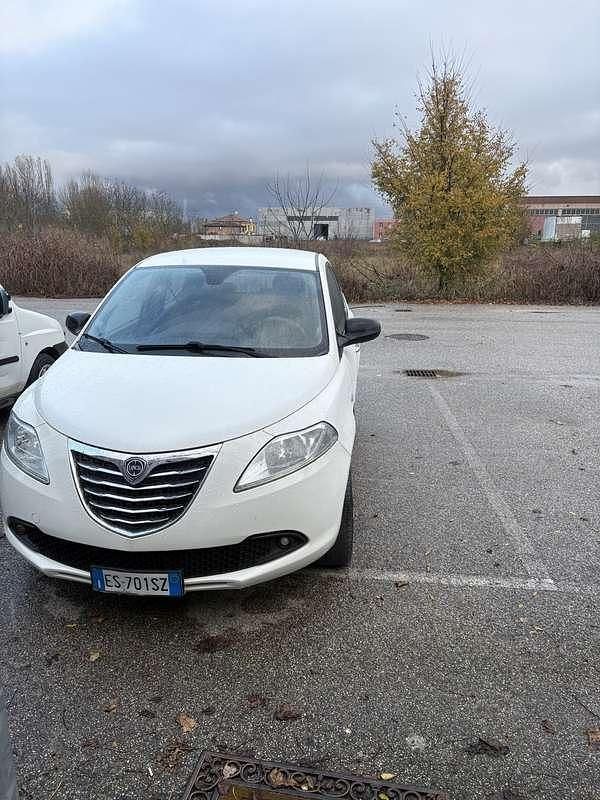 Usata Lancia Ypsilon Gold 80 CV (58 kW) 2013 Utilitaria