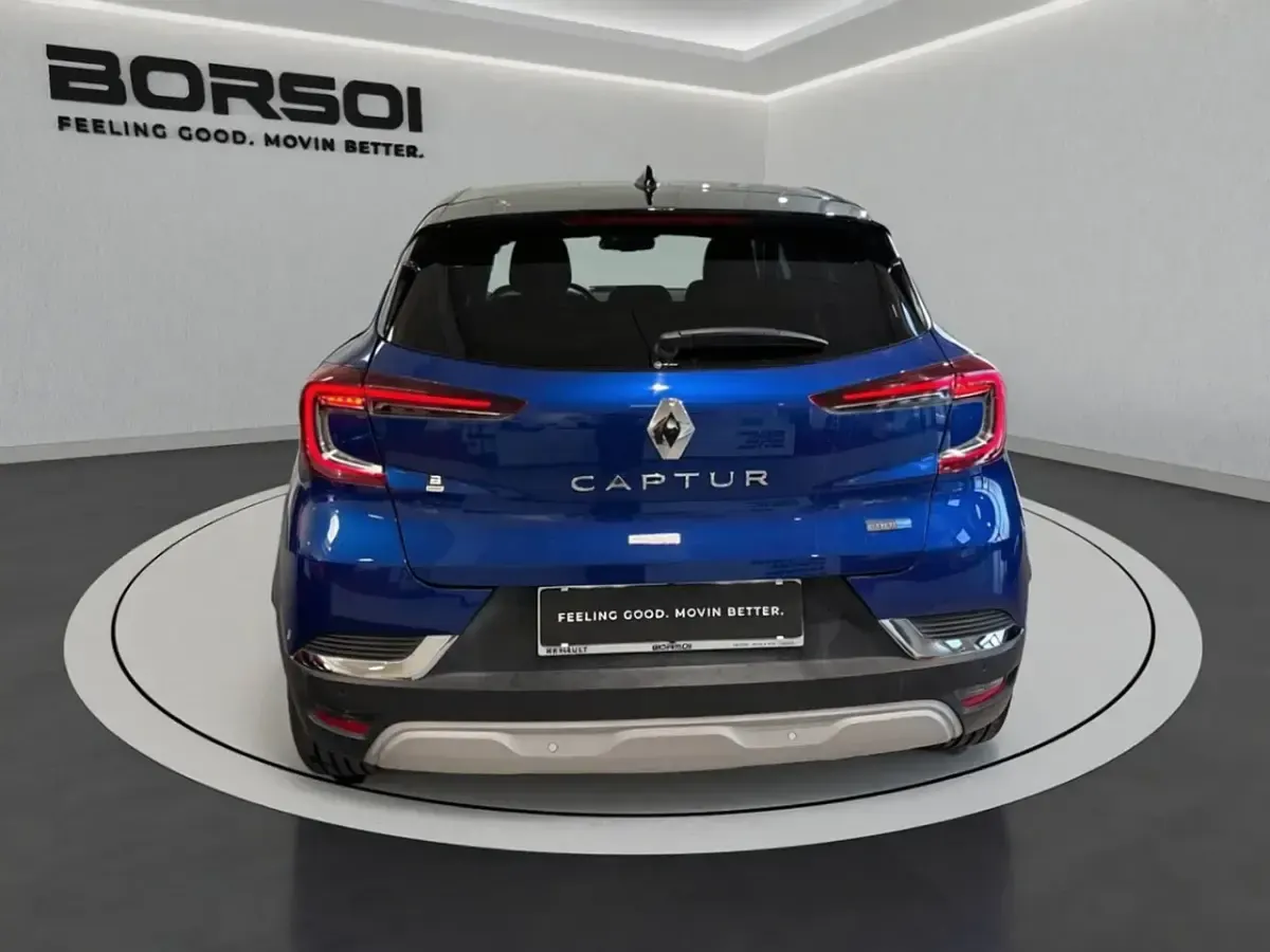 Usata Renault Captur Intens 94 CV (69 kW) 2022 Bic. blu marine / tetto nero SUV