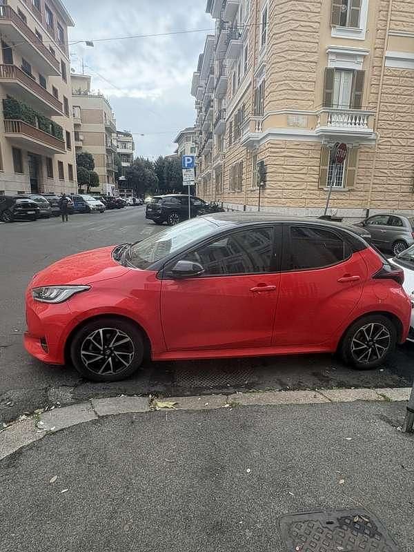 Usata Toyota Yaris Hybrid Style 92 CV (67 kW) 2022 Berlina