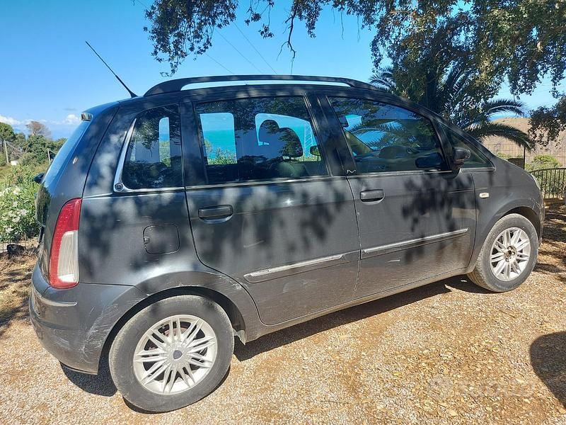 Usata Lancia Musa 90 CV (66 kW) 2008 Blu Monovolume