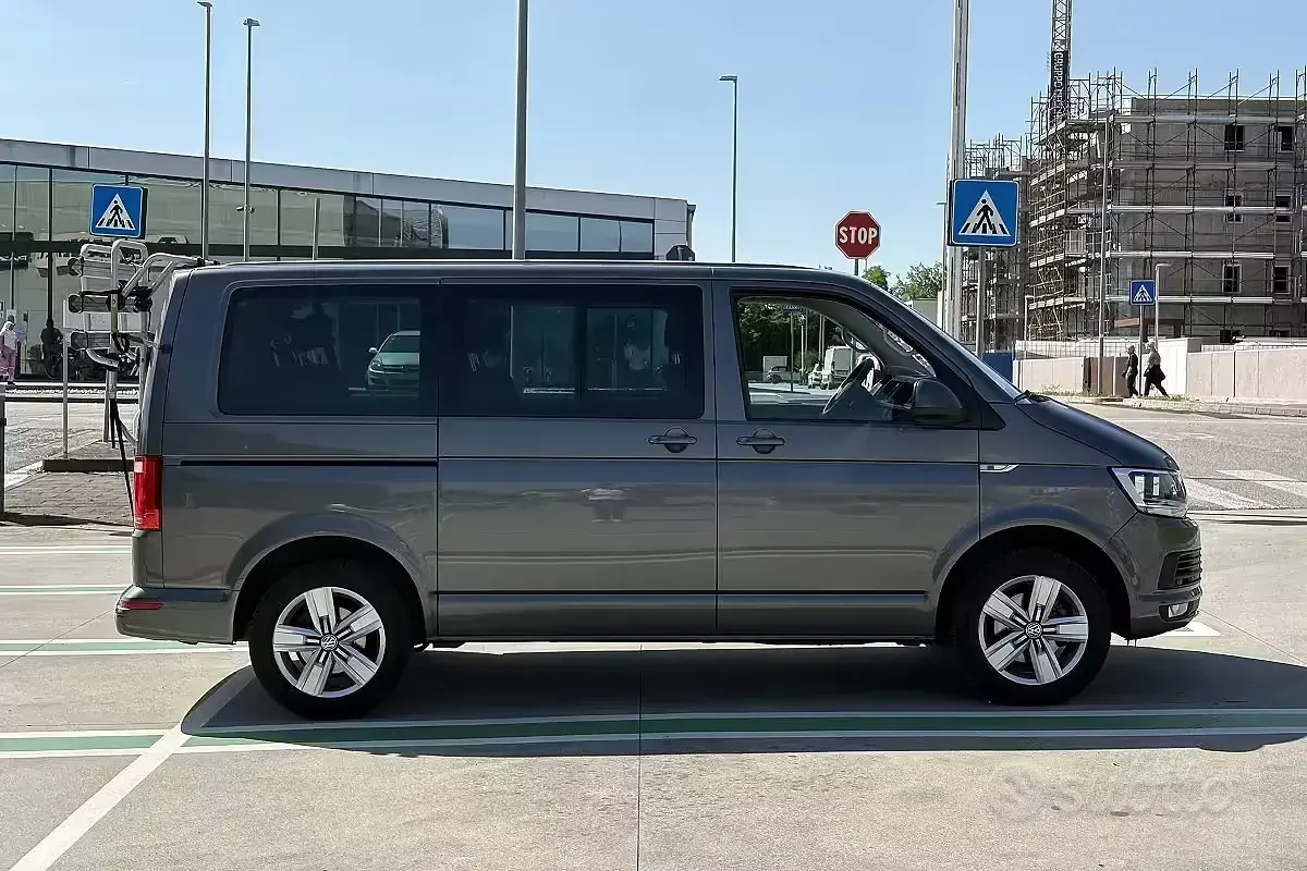 Usata VW Caravelle Comfortline 150 CV (110 kW) 2018 Grigio Furgone