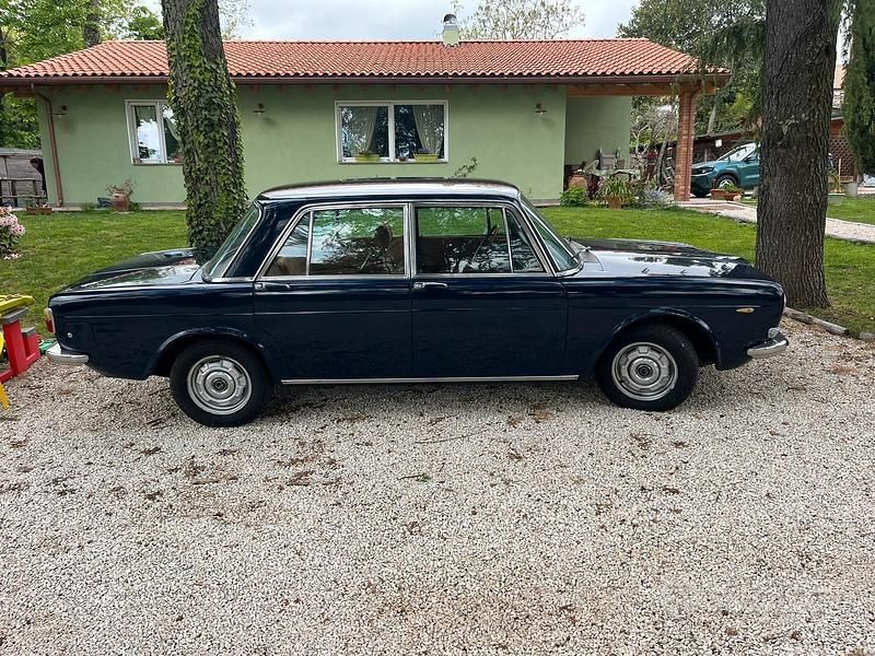 Usata Lancia 2000 1970 Blu Berlina