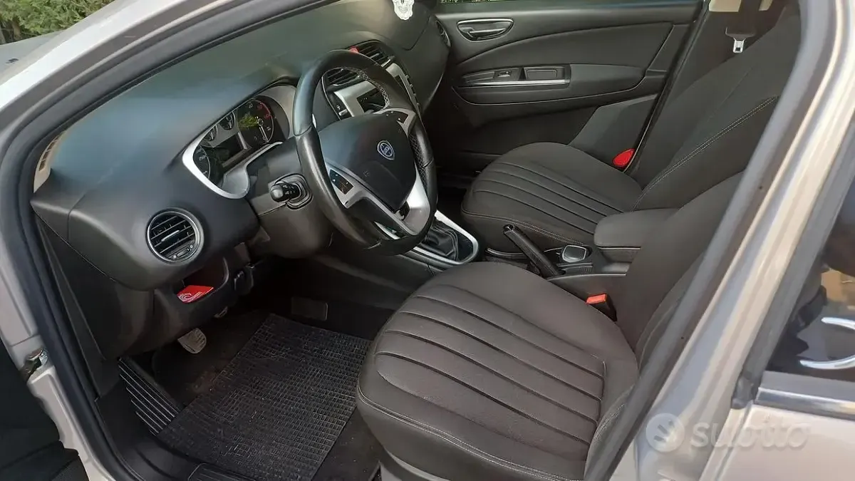 Usata Lancia Delta 105 CV (77 kW) 2013 Utilitaria