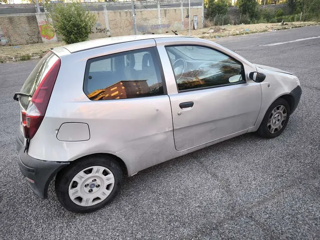 Usata Fiat Punto Dynamic 69 CV (50 kW) 2005 Utilitaria