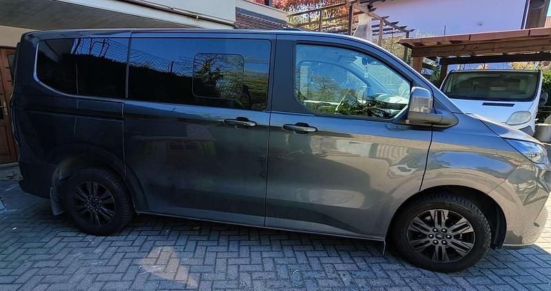 Usata Ford Tourneo Custom 150 CV (110 kW) 2025 Grigio Furgone
