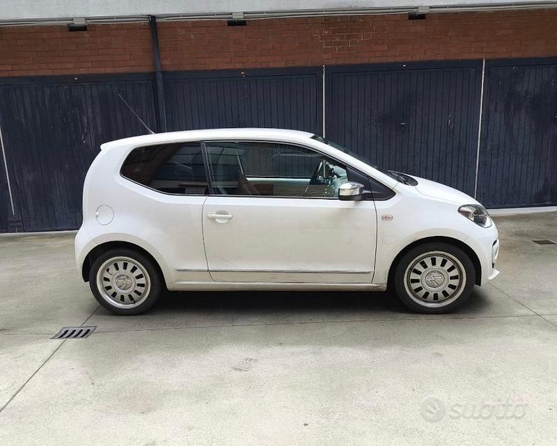 Usata VW up! high up! 75 CV (55 kW) 2012 Bianco pastello Utilitaria