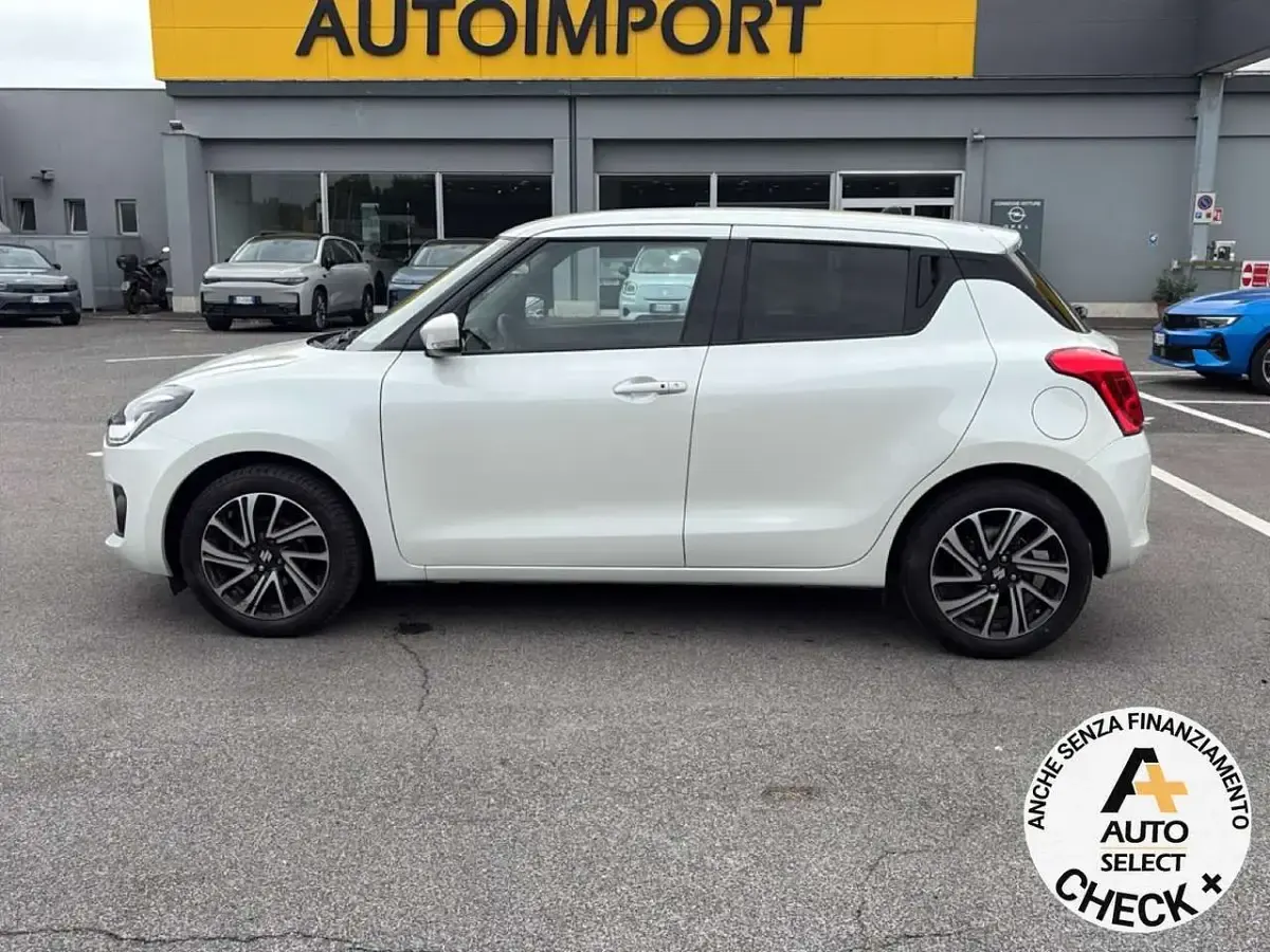 Usata Suzuki Swift 83 CV (61 kW) 2023 Bianco Utilitaria