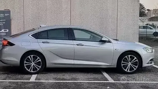 Usata Opel Insignia Business 170 CV (125 kW) 2017 Grigio Berlina