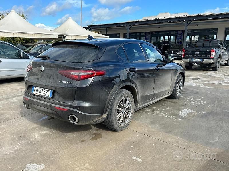 Usata Alfa Romeo Stelvio 180 CV (132 kW) 2017 Nero SUV