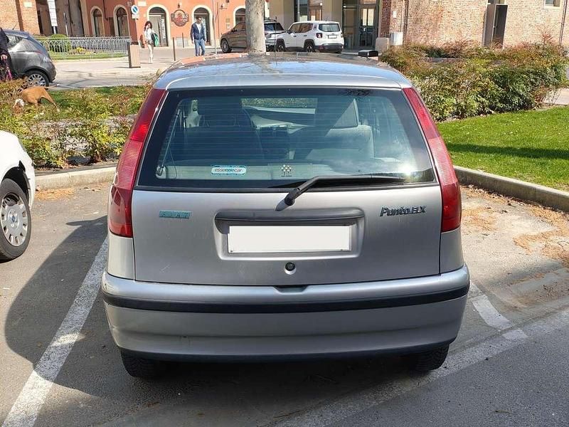 Usata Fiat Punto 73 CV (53 kW) 1995 Argento Berlina