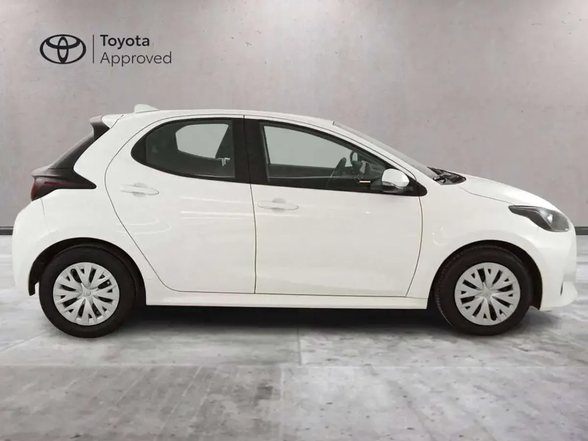 Usata Toyota Yaris 72 CV (52 kW) 2023 Bianco Utilitaria