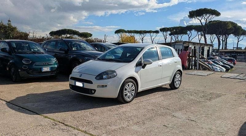 Bianco Usata 2013 Fiat Punto Tre volumi | 4000 € (Ottimo prezzo) - Immagine 1/4
