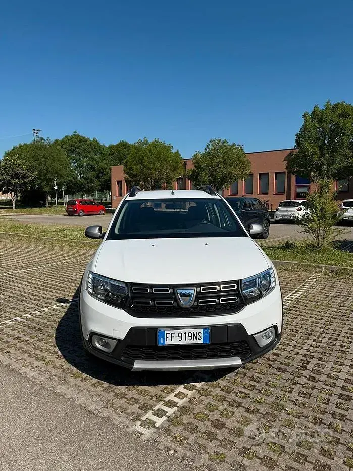 Usata Dacia Sandero Stepway 90 CV (66 kW) 2016 Bianco Berlina