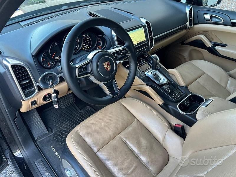 Usata Porsche Cayenne 250 CV (183 kW) 2015 Nero SUV