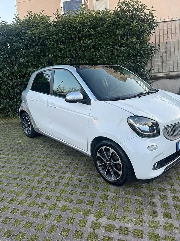 Begagnad Smart ForFour 71 HK (52 kW) 2016 Vit Halvkombi
