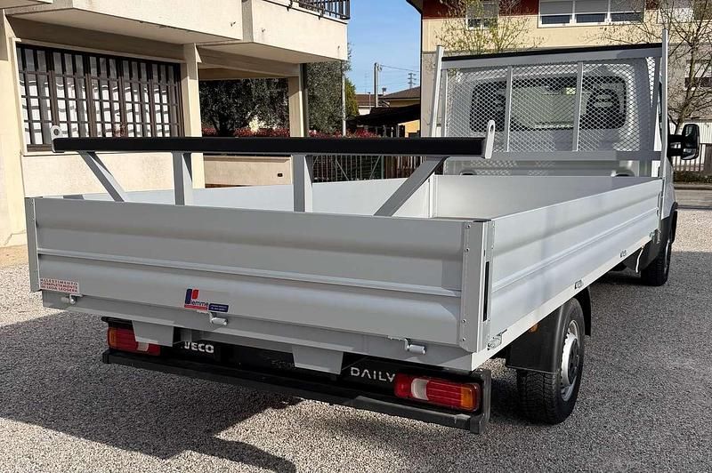 Nuova Iveco Daily 136 CV (100 kW) 2025 Bianco Furgone