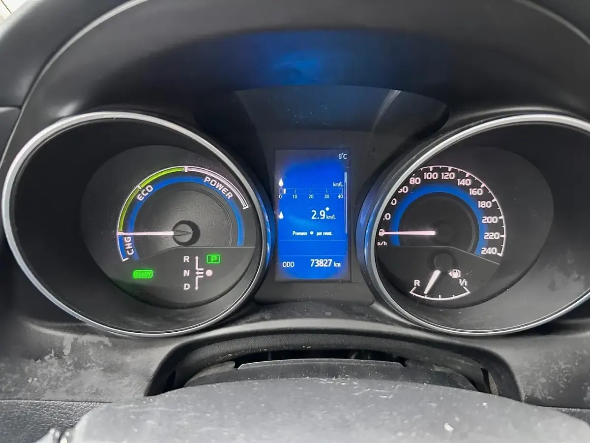 Usata Toyota Auris Hybrid Lounge 99 CV (72 kW) 2016 Bianco Berlina