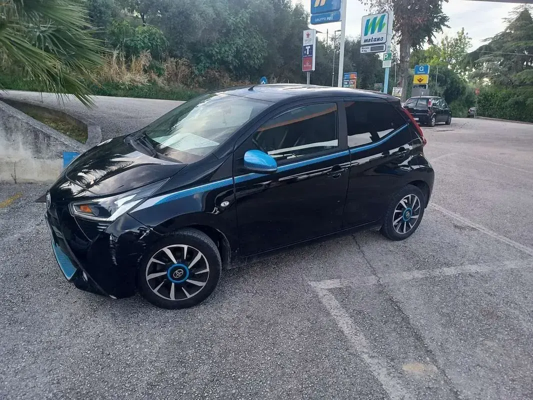 Usata Toyota Aygo X-Black 69 CV (50 kW) 2018 Utilitaria