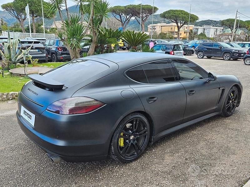 Usata Porsche Panamera 250 CV (183 kW) 2012 Nero Utilitaria