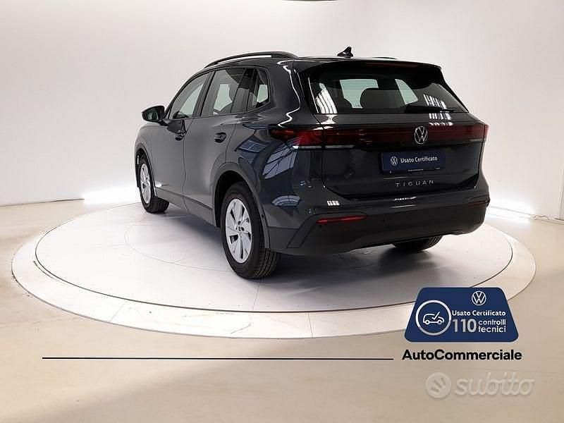 Używany VW Tiguan Life 150 KM (110 kW) 2024 Szary SUV