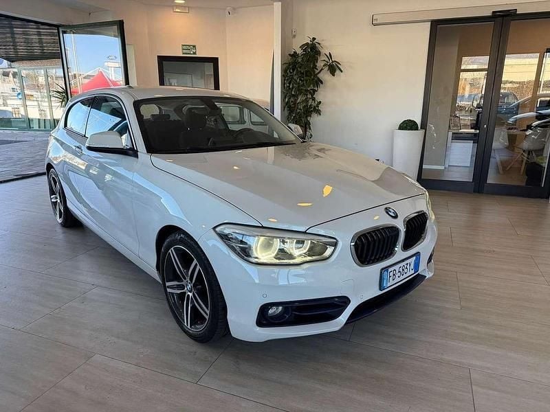 Bianco Usata 2016 BMW 120 Sport Line Due volumi | 11.700 € (Buon prezzo) - Immagine 1/4