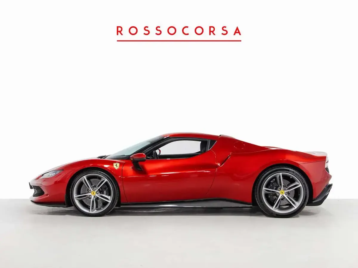 Usata Ferrari 296 829 CV (609 kW) 2023 Rosso Coupé