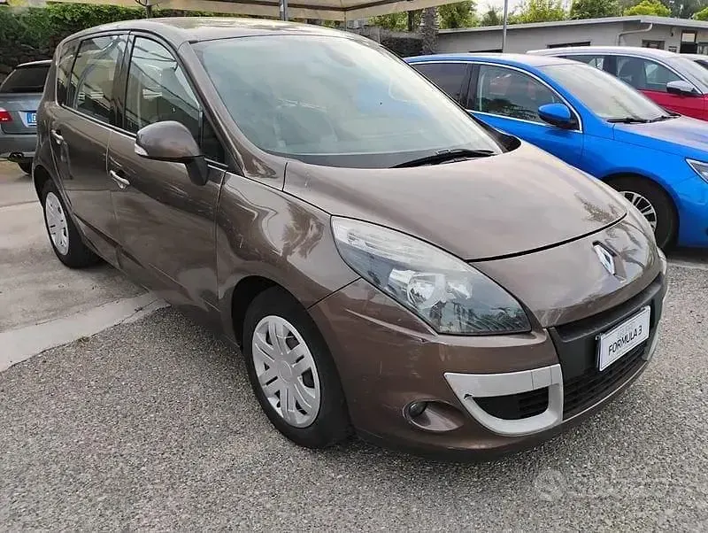 Usata Renault Scenic E-Tech Dynamique 131 CV (96 kW) 2011 Marrone Monovolume