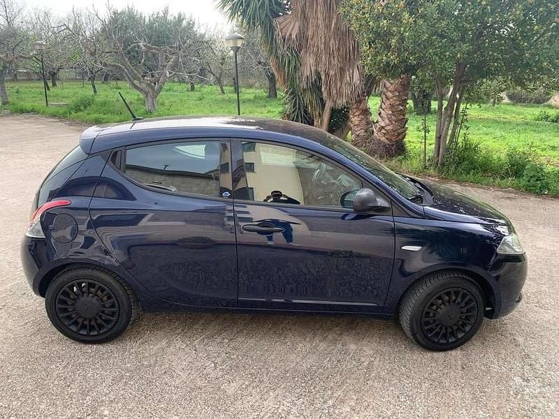 Usata Lancia Ypsilon 69 CV (50 kW) 2020 Blu/azzurro Utilitaria