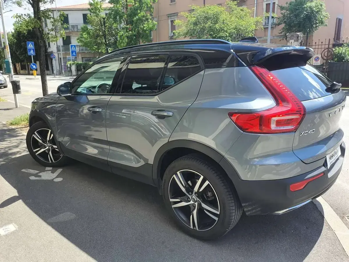Usata Volvo XC40 R-Design 190 CV (139 kW) 2018 Grigio SUV