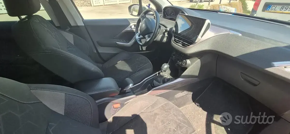 Usata Peugeot 2008 92 CV (67 kW) 2015 Grigio SUV