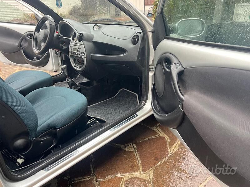 Usata Ford Ka 69 CV (50 kW) 2007 Argento Berlina