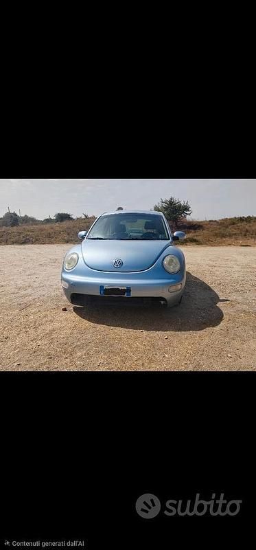 Usata VW New Beetle 105 CV (77 kW) 2004 Blu Utilitaria