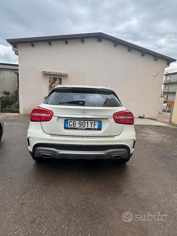 Usata Mercedes GLA220 136 CV (100 kW) 2017 Bianco SUV