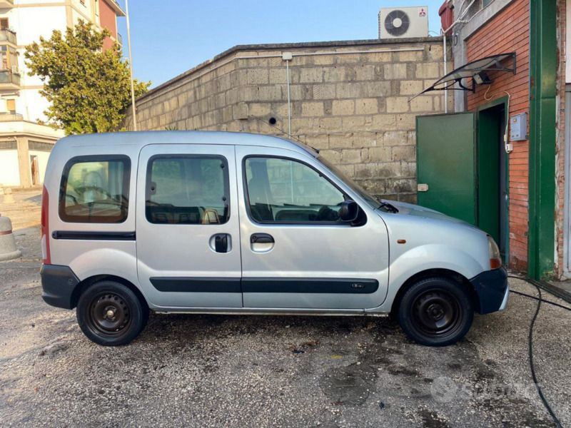 Usata Renault Kangoo 75 CV (55 kW) 2002 Grigio Monovolume