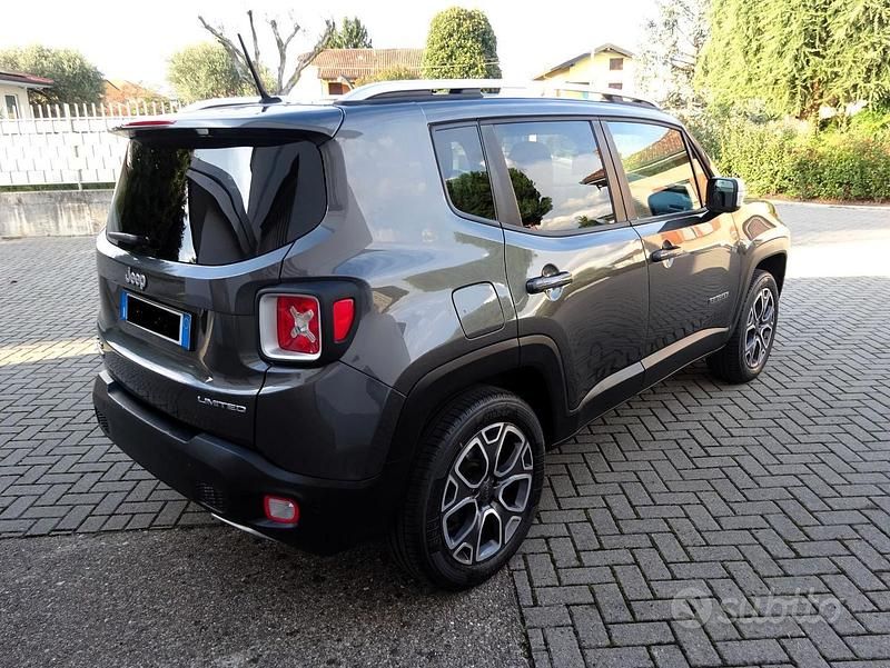 Usata Jeep Renegade Limited 140 CV (102 kW) 2015 Grigio SUV