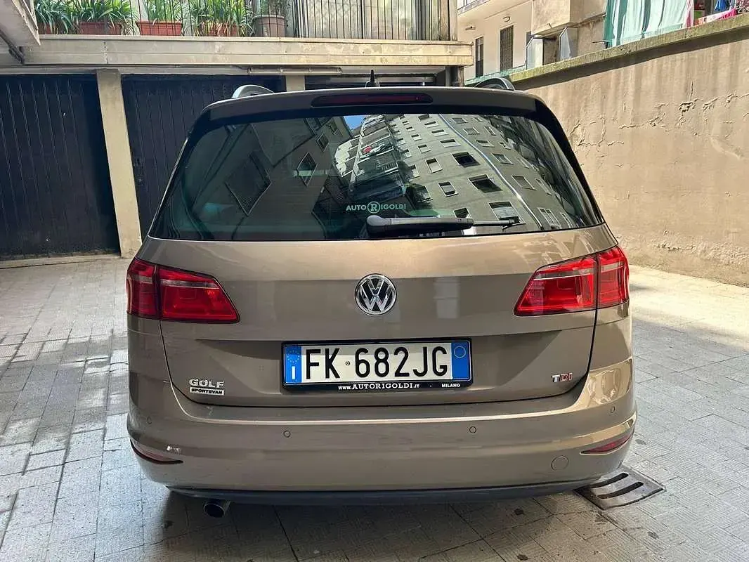 Usata VW Golf Sportsvan Comfortline 116 CV (85 kW) 2017 Oro Monovolume