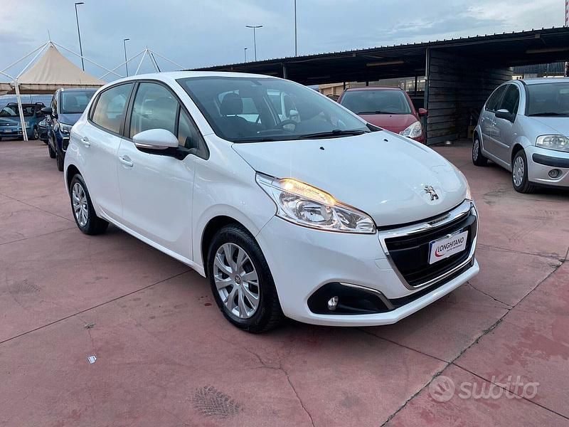 Bianco Usata 2019 Peugeot 208 Allure Due volumi | 7900 € (Super prezzo) - Immagine 1/4