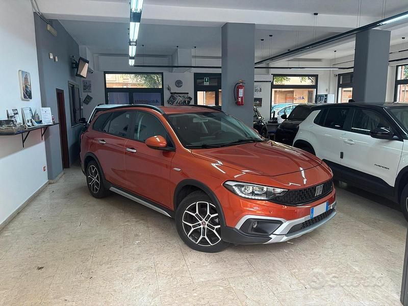 Usata Fiat Tipo Cross Plus 131 CV (96 kW) 2023 Arancione Station wagon