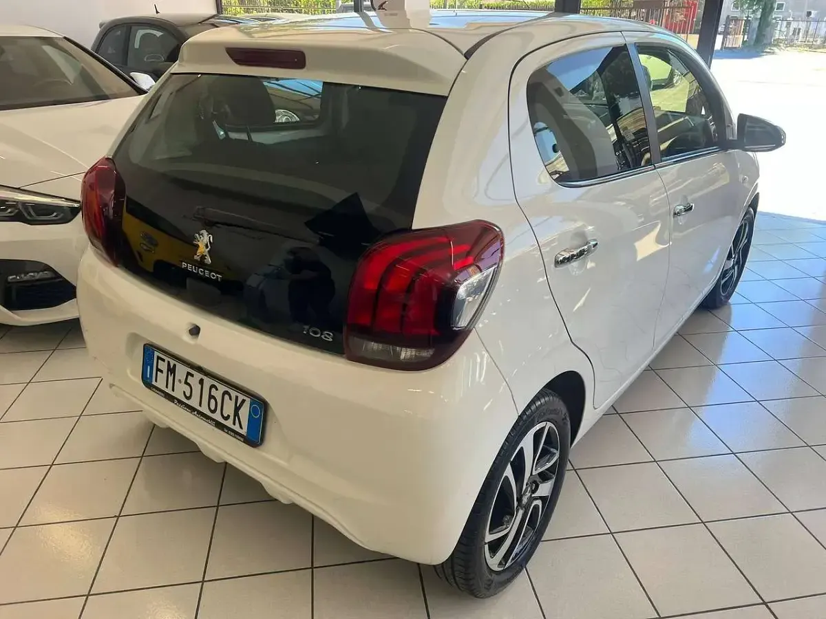 Usata Peugeot 108 Allure 69 CV (50 kW) 2017 Bianco Utilitaria