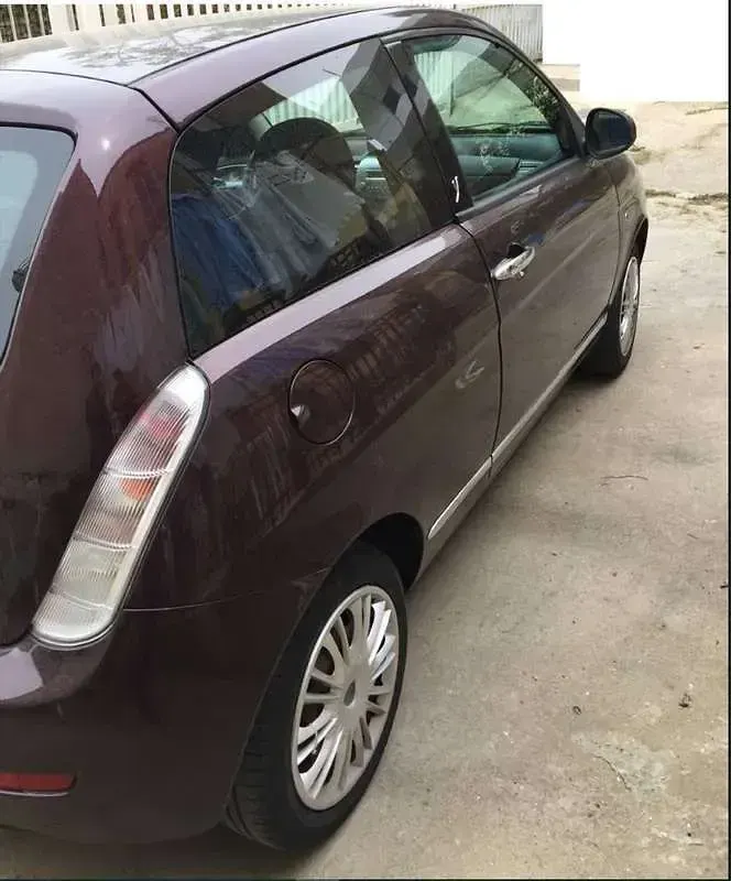 Usata Lancia Ypsilon 75 CV (55 kW) 2011 Marrone Utilitaria