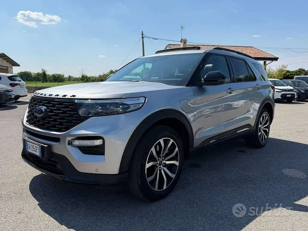 Usata Ford Explorer ST-Line 457 CV (336 kW) 2021 Argento SUV