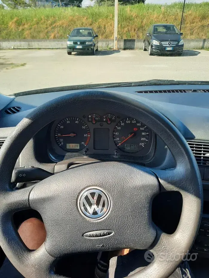 Usata VW Golf IV 75 CV (55 kW) 2002 Nero Berlina