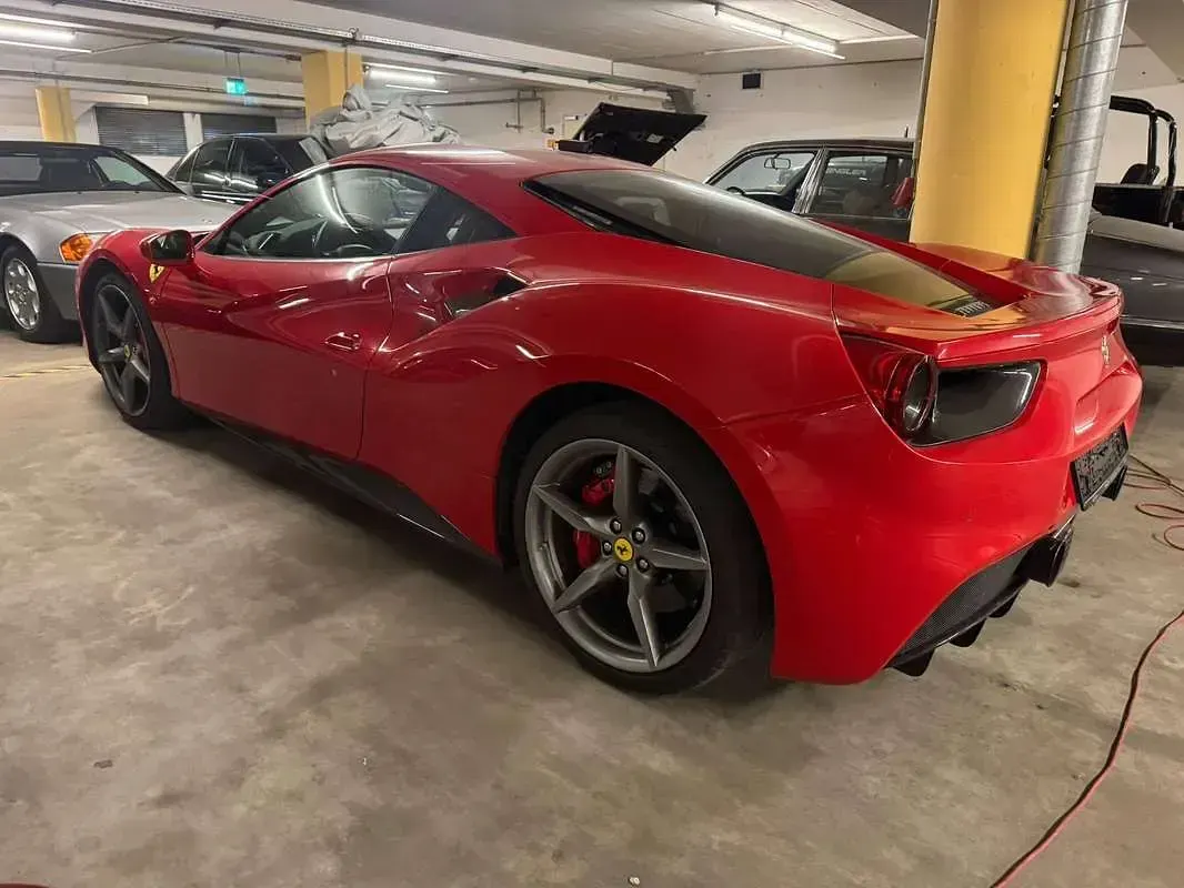 Usata Ferrari 488 670 CV (492 kW) 2016 Rosso Coupé