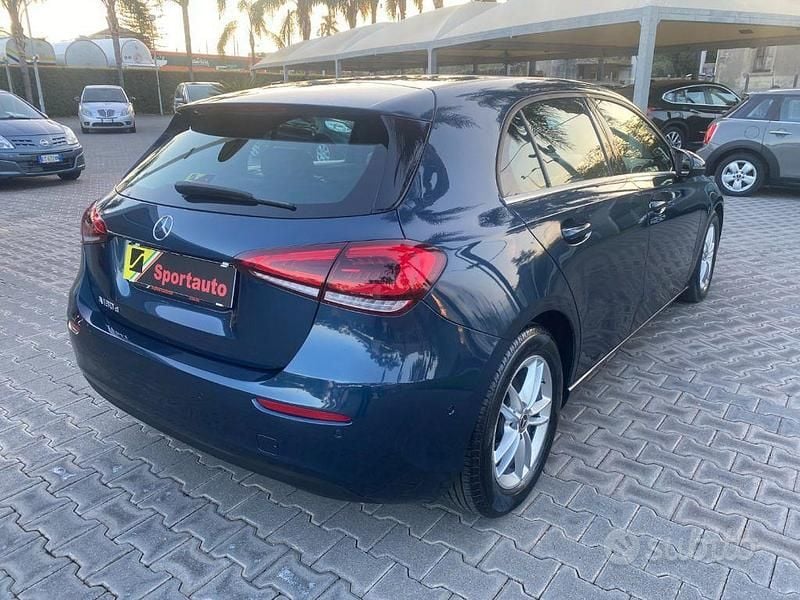 Usata Mercedes A180 116 CV (85 kW) 2020 Blu Berlina