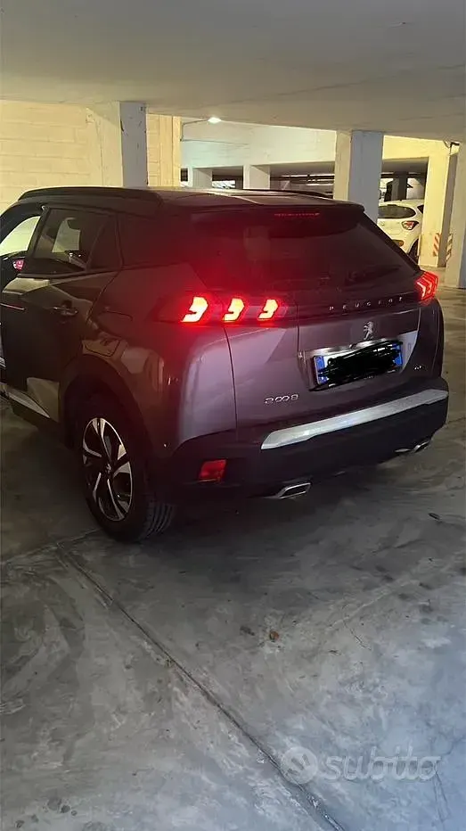 Usata Peugeot 2008 GT-line 131 CV (96 kW) 2021 Grigio SUV