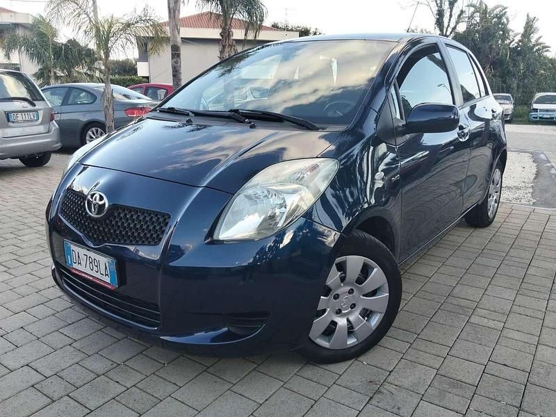 Usata Toyota Yaris Sol 90 CV (66 kW) 2006 Blu/azzurro Utilitaria