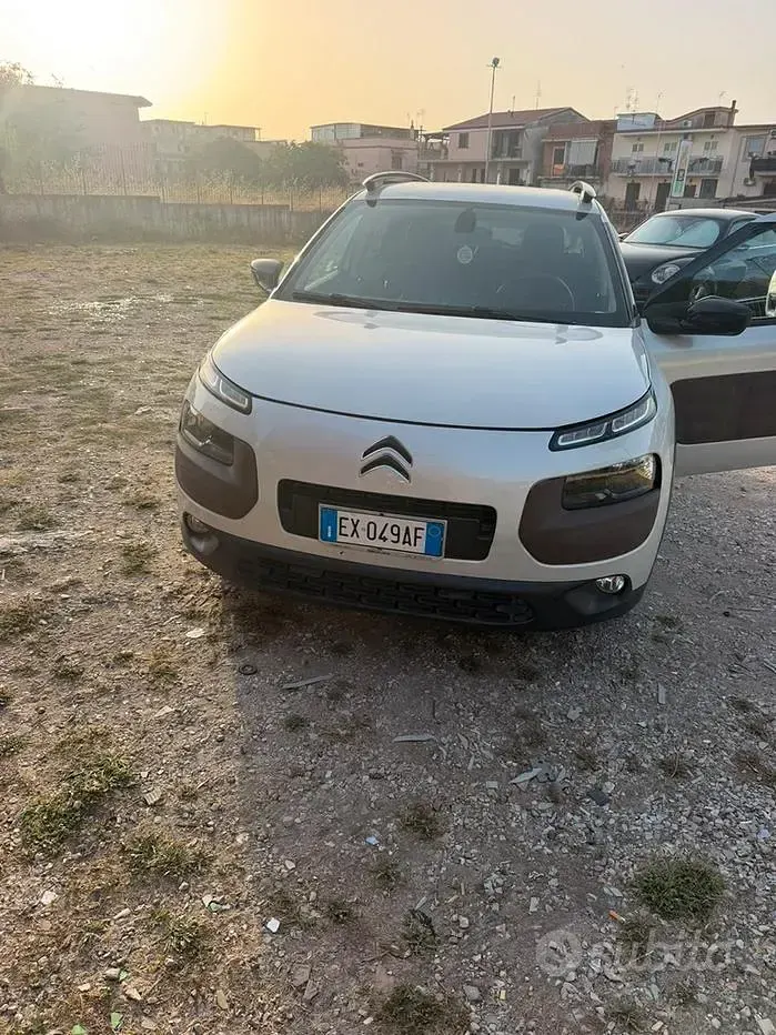 Usata Citroën C4 Cactus 92 CV (67 kW) 2014 Bianco Utilitaria