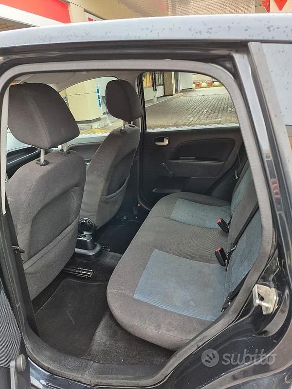 Usado Ford Fiesta 75 HP (55 kW) 2007 Preto Citadino
